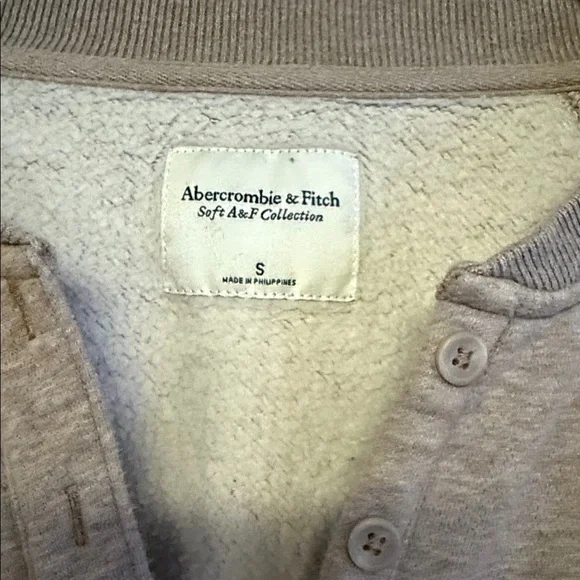 Abercrombie & Fitch Button Sweatshirt - Picture 2 of 6